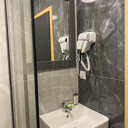 Prenociste Lane 3* Kljuc