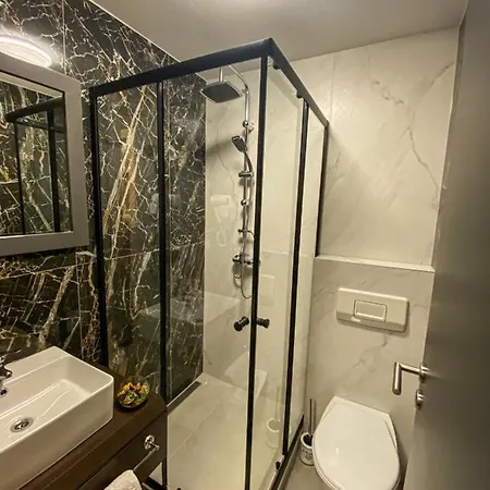 Prenociste Lane 3* Kljuc